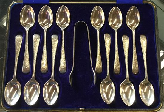 Cased set of silver spoons & tongs